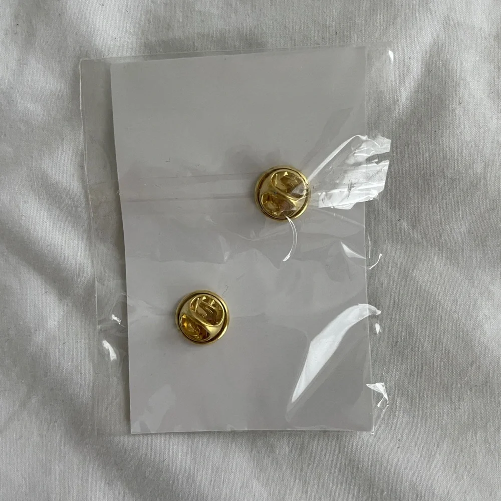 Gin and Tonic Enamel Pin - Picture 2 of 2